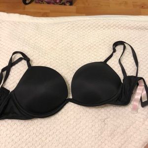 Black vs bombshell bra